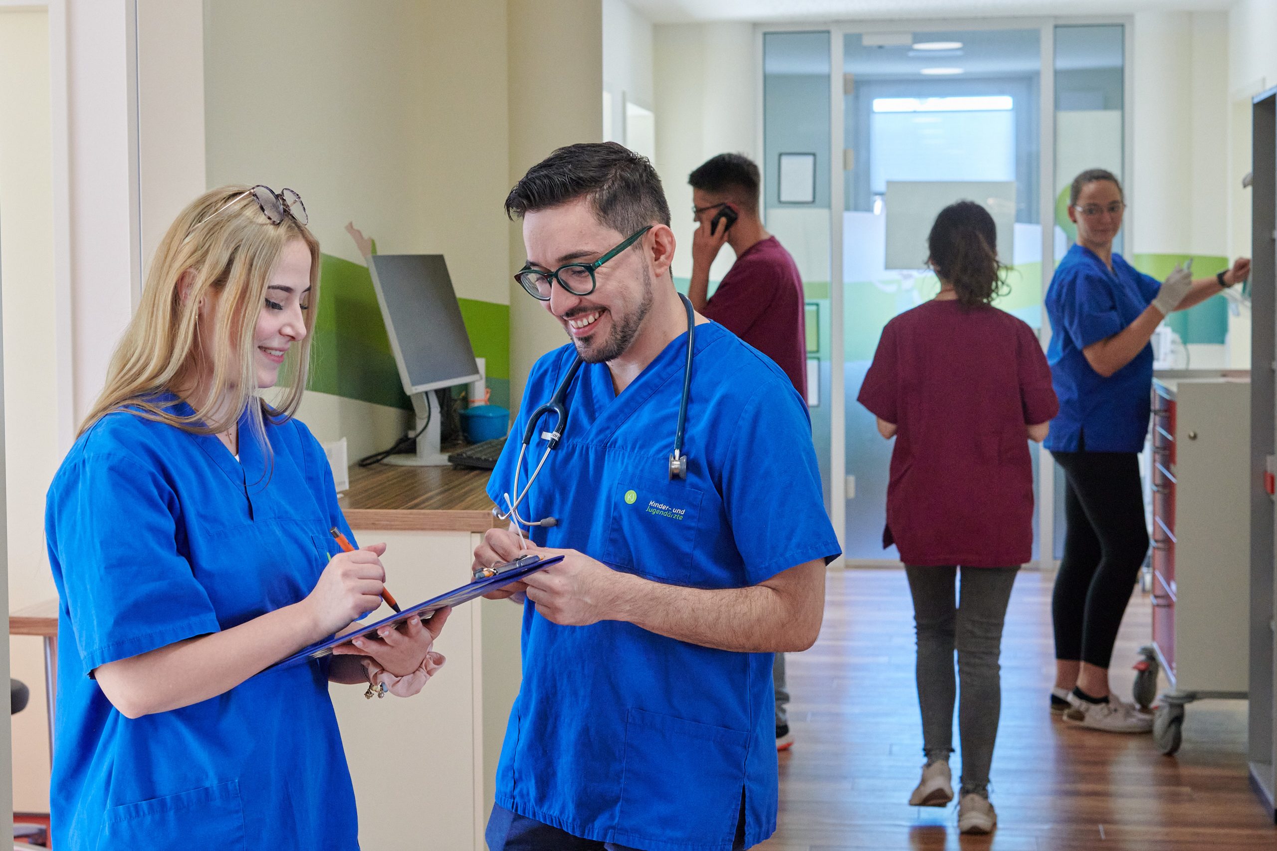 Onboarding in der Kinderarztpraxis – wie neue MFAs Wissen sichern und das Team entlasten